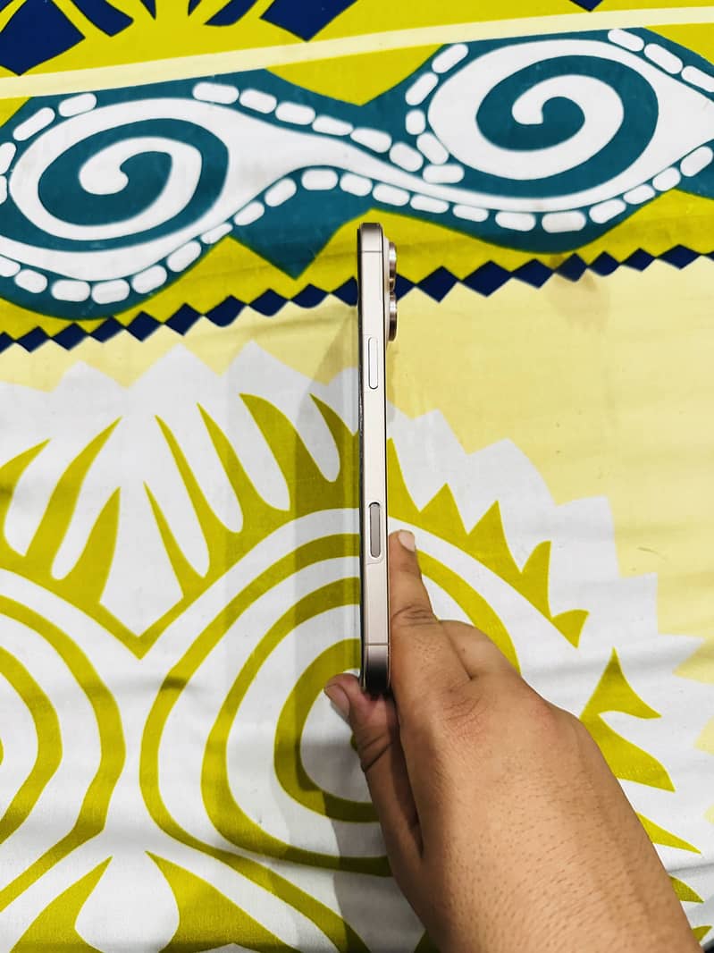Apple iPhone 16 Pro Max 2
