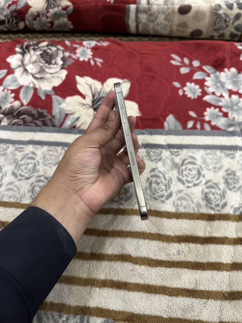 Apple iPhone 15 Pro Max 1