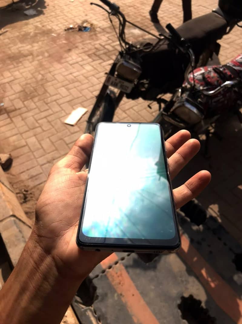 Samsung Mobile A72 1