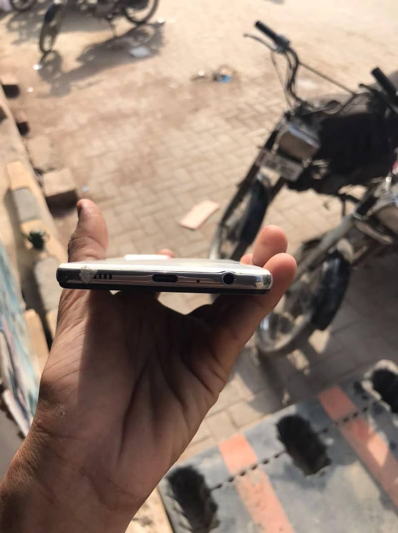 Samsung Mobile A72 3