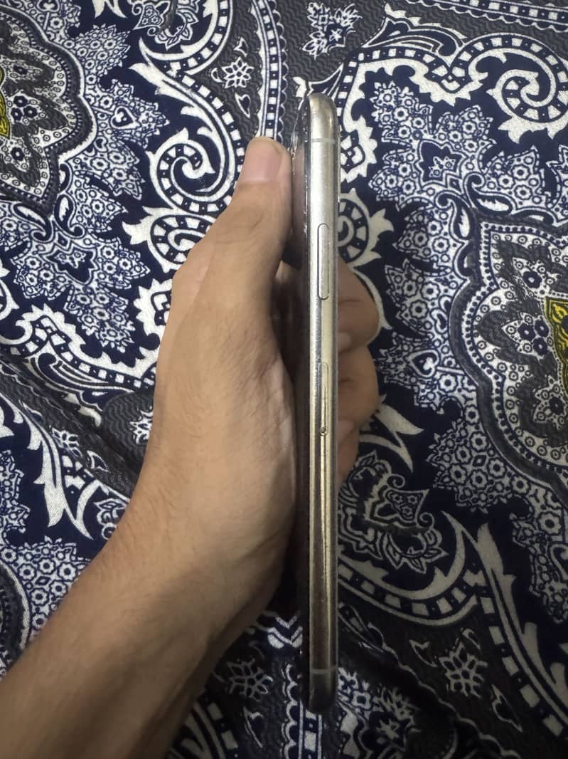 Apple iPhone X 3