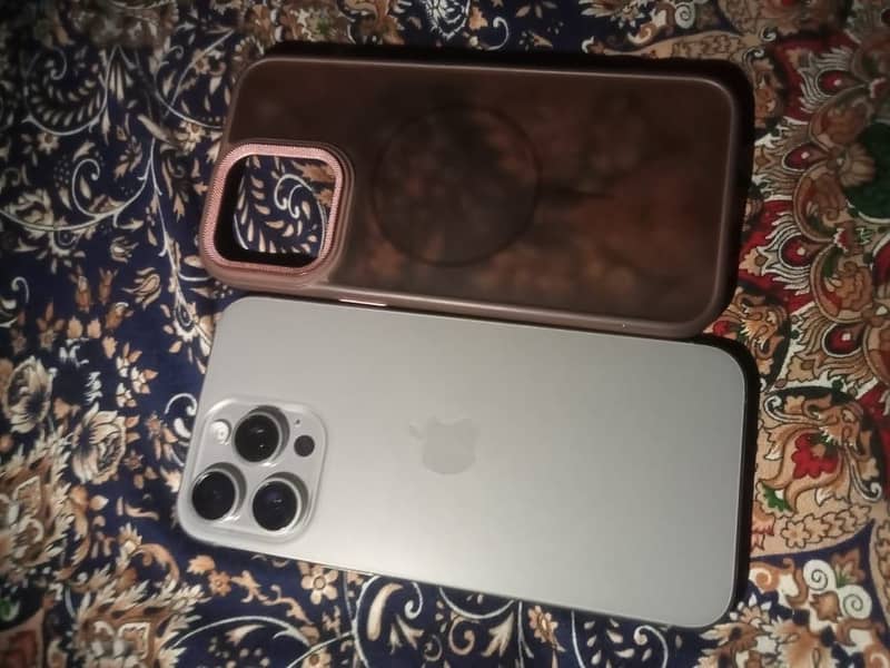 Apple iPhone 15 Pro Max 0