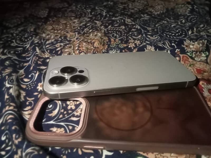 Apple iPhone 15 Pro Max 3