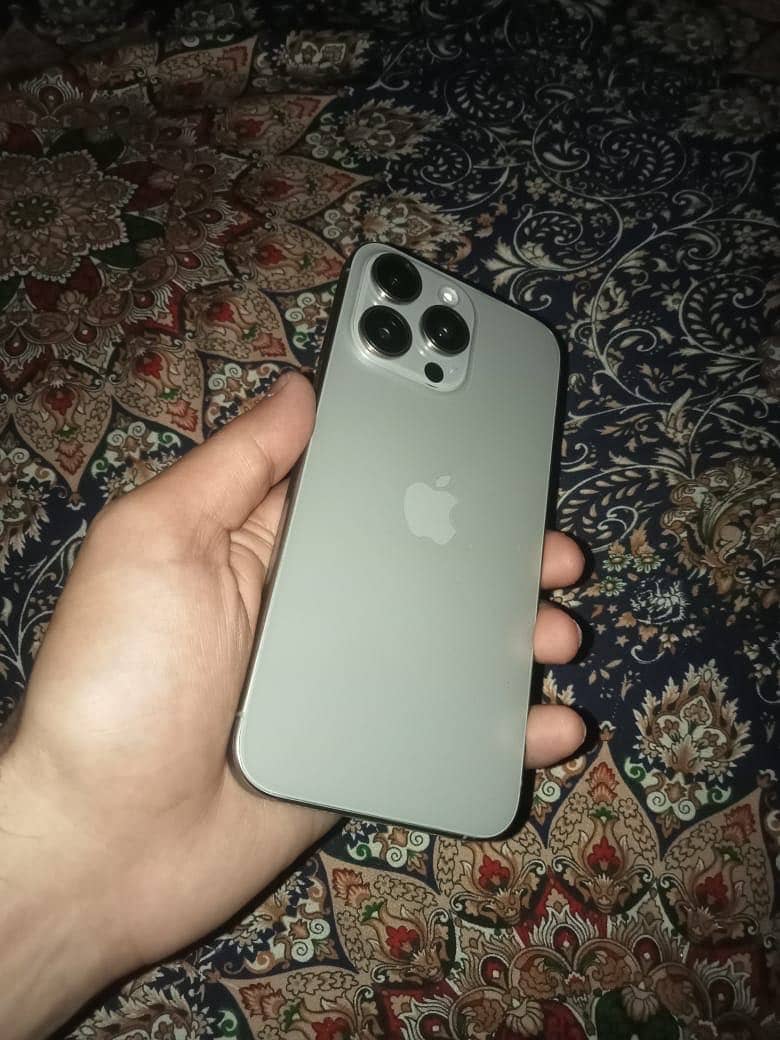 Apple iPhone 15 Pro Max 5