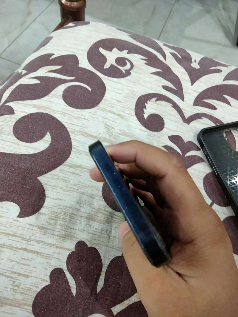 Apple iPhone 12 jv 4