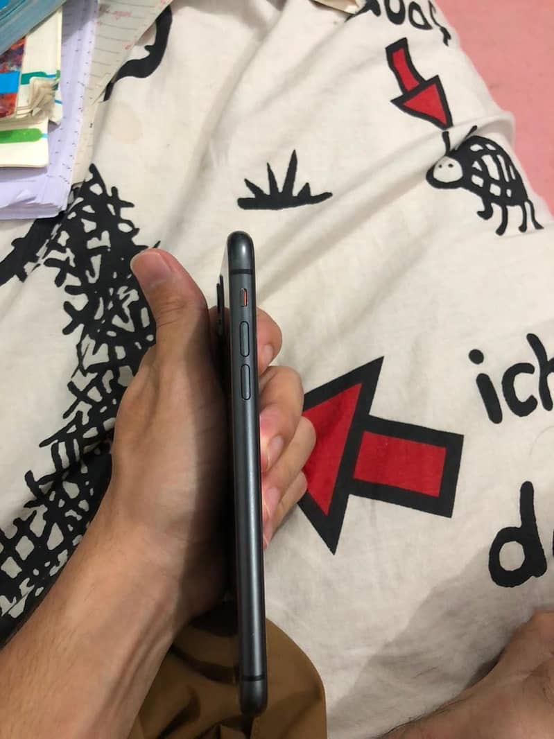 Apple iPhone 11 3