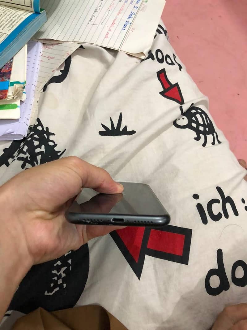 Apple iPhone 11 4