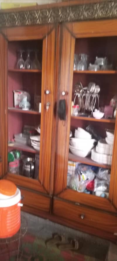 dressing and showcase
