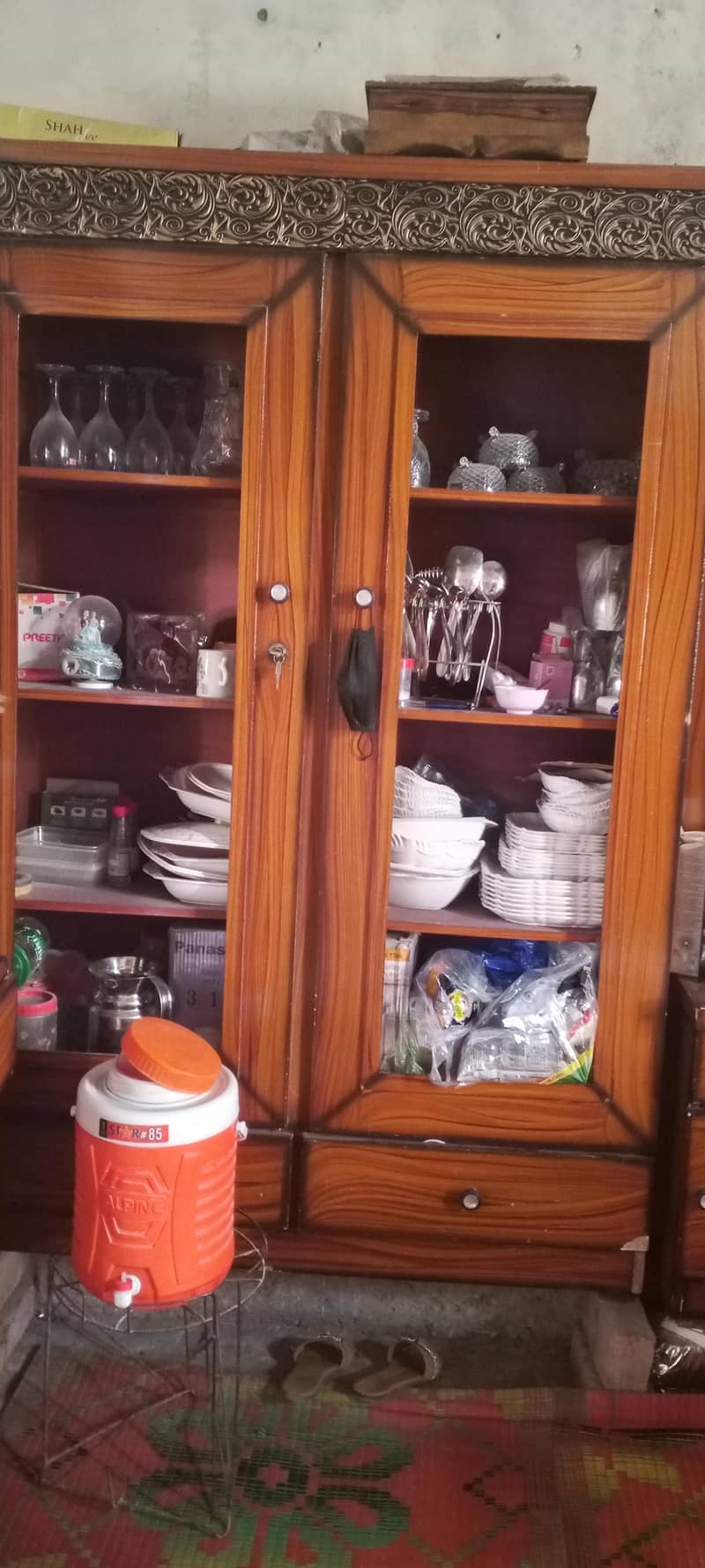 dressing and showcase 5