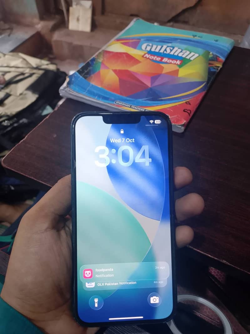 Apple iPhone 16e 6