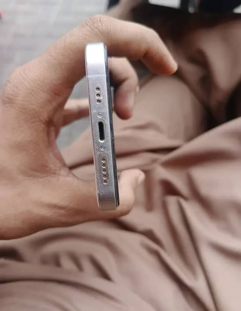 Apple iPhone 12 Pro 3
