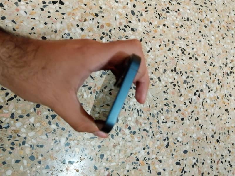 Apple iPhone 13 2
