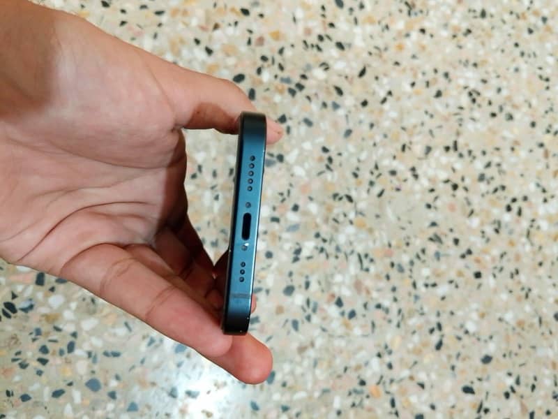 Apple iPhone 13 3