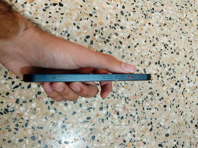 Apple iPhone 13 4