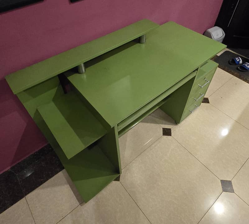 Study/computer table in excellent condition 2