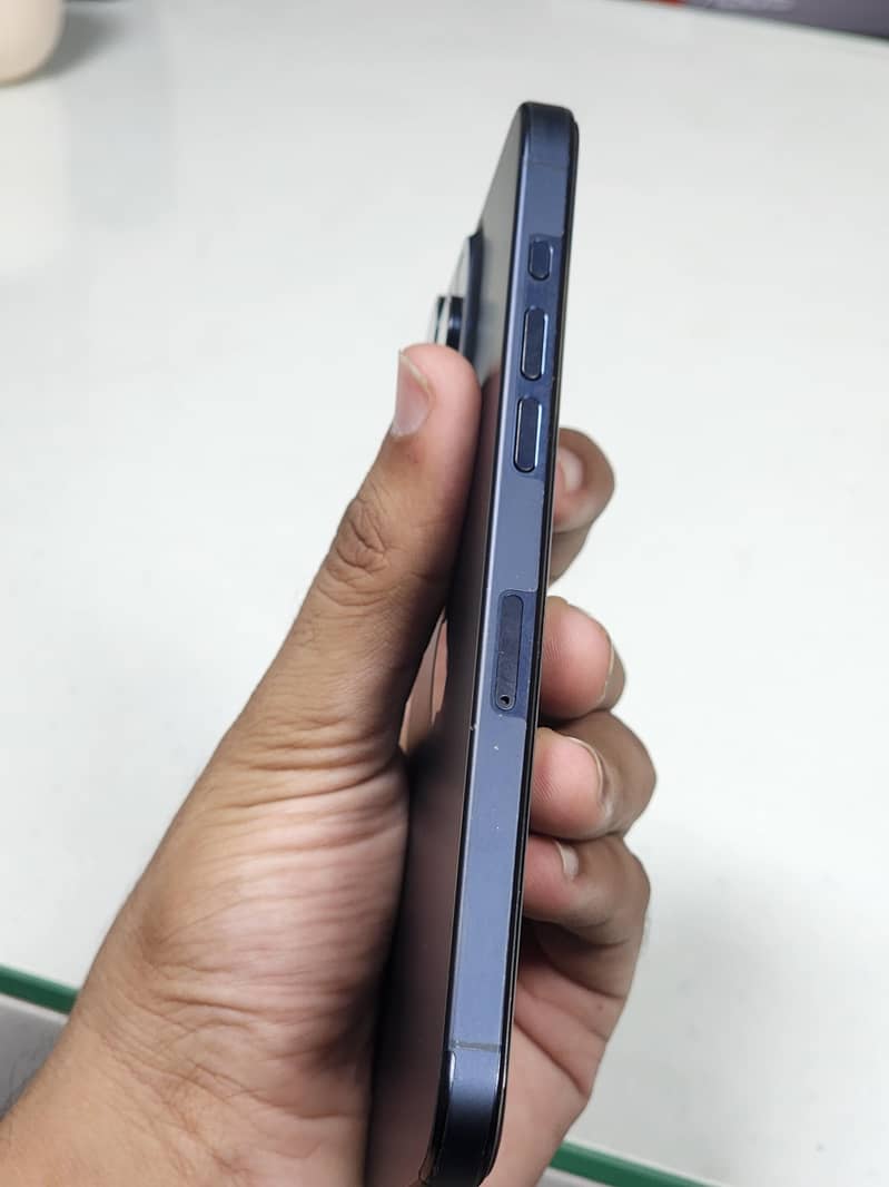 Apple iPhone 15 Pro Max 2