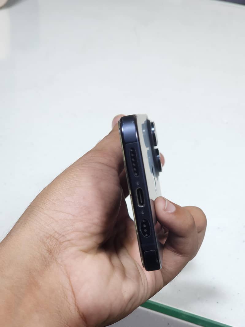 Apple iPhone 15 Pro Max 3