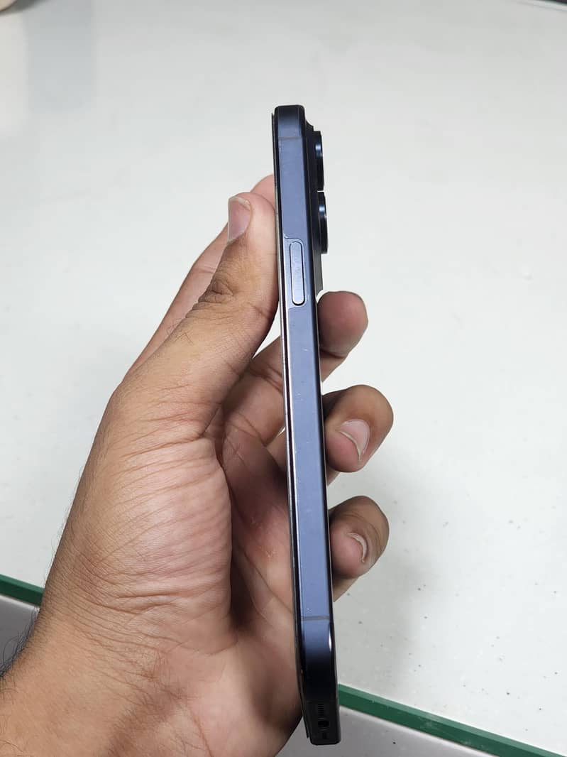 Apple iPhone 15 Pro Max 4