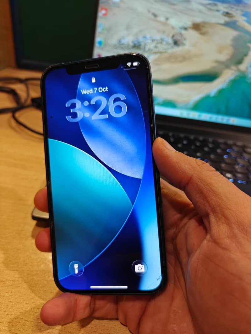 Apple iPhone 12 4