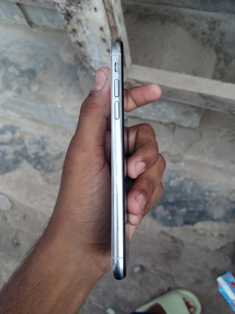 Apple iPhone X 3