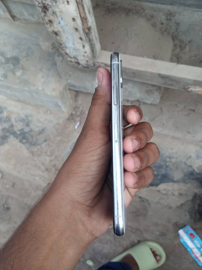 Apple iPhone X 4