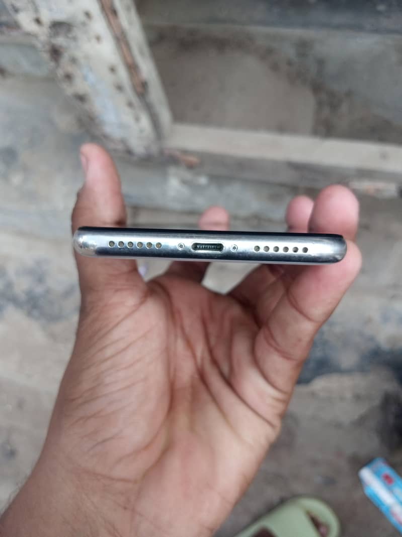 Apple iPhone X 5