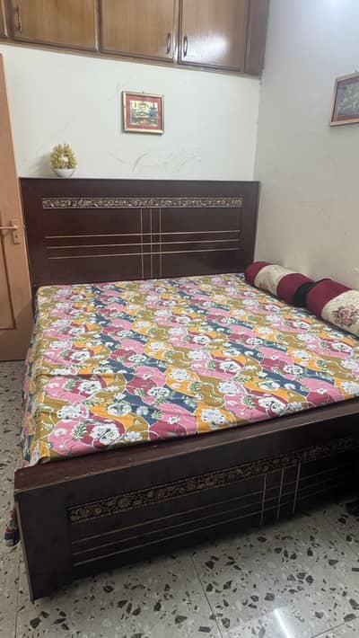 Double Bed / Queen Size Bed – Good Condition