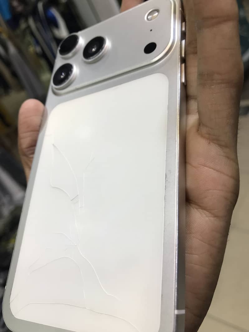 Apple iPhone 17 Pro Max 0