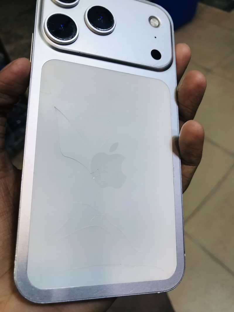 Apple iPhone 17 Pro Max 5
