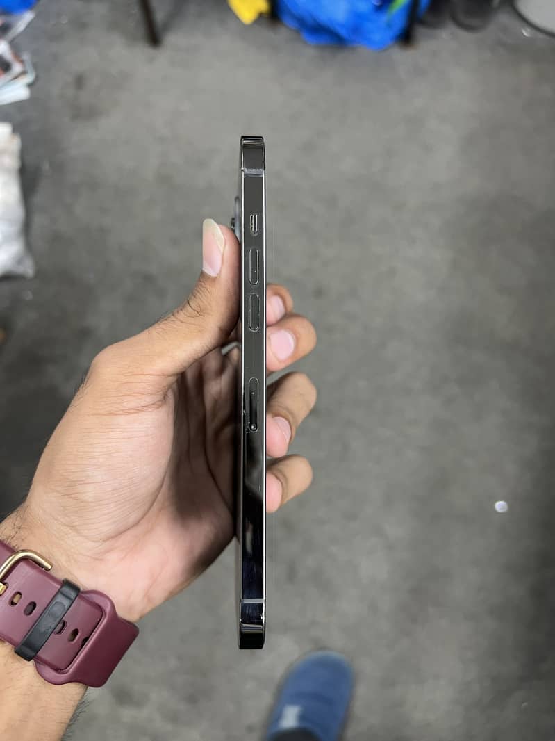 iPhone 12 pro max 4