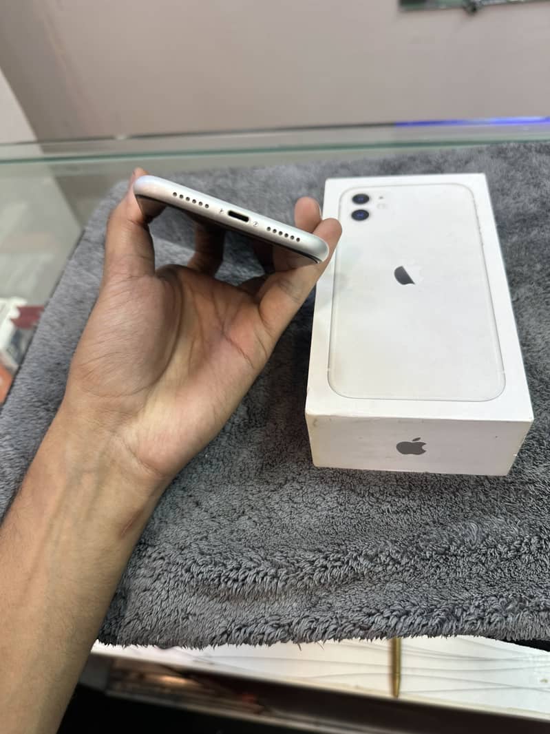 Apple iPhone 11 3