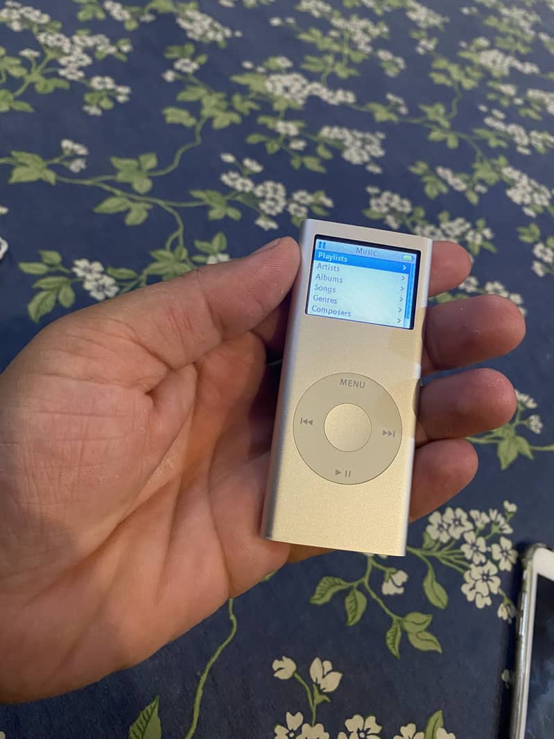 IPOD NANO 2 4