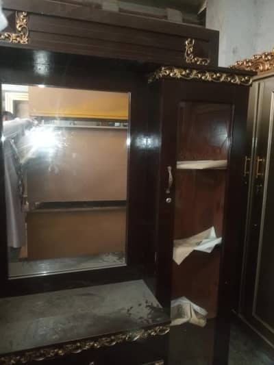 Beautiful Wooden Dressing Table / Vanity – Rs. 25,000