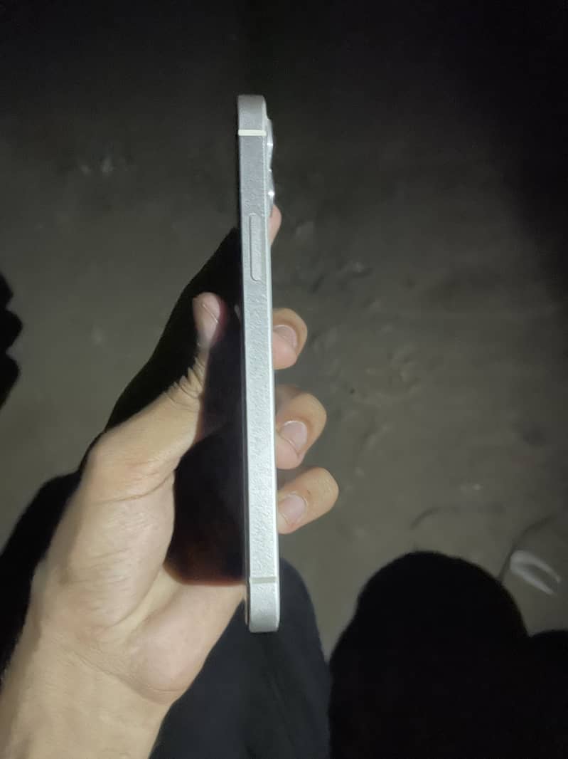 Apple iPhone 12 3