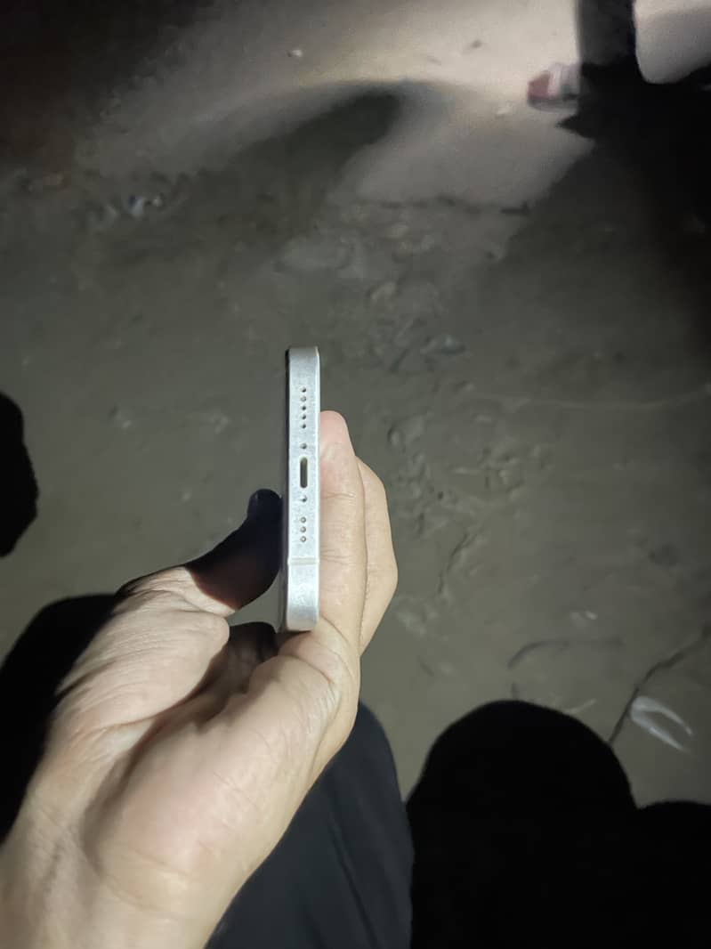 Apple iPhone 12 4