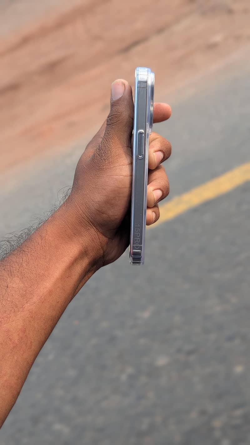 Apple iPhone 15 Pro 2
