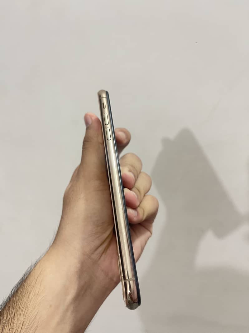 Apple iPhone XS Max 3