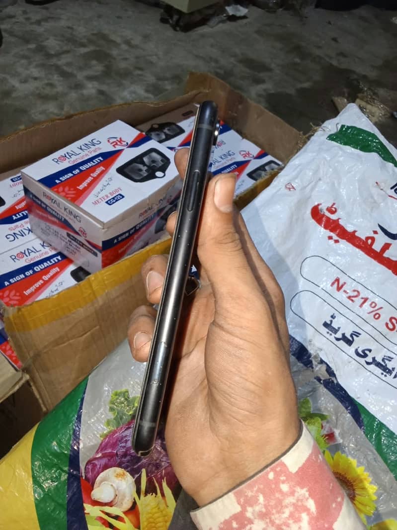 Apple iPhone XR 1