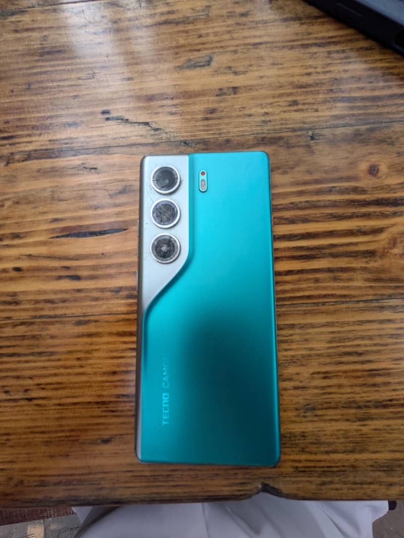 Tecno CAMON 40 Pro 0