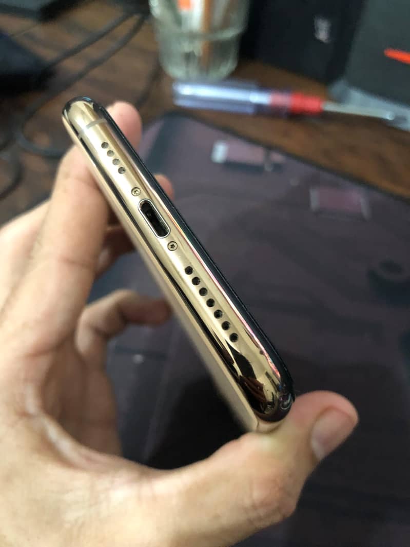 Apple iPhone 11 Pro Max 6
