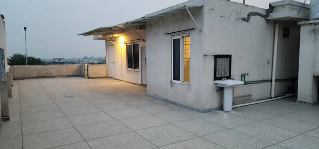 Mumty  for rent 03390072677 and WhatsApp  03005121441