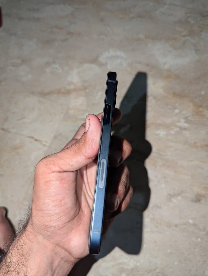 Apple iPhone 12 3