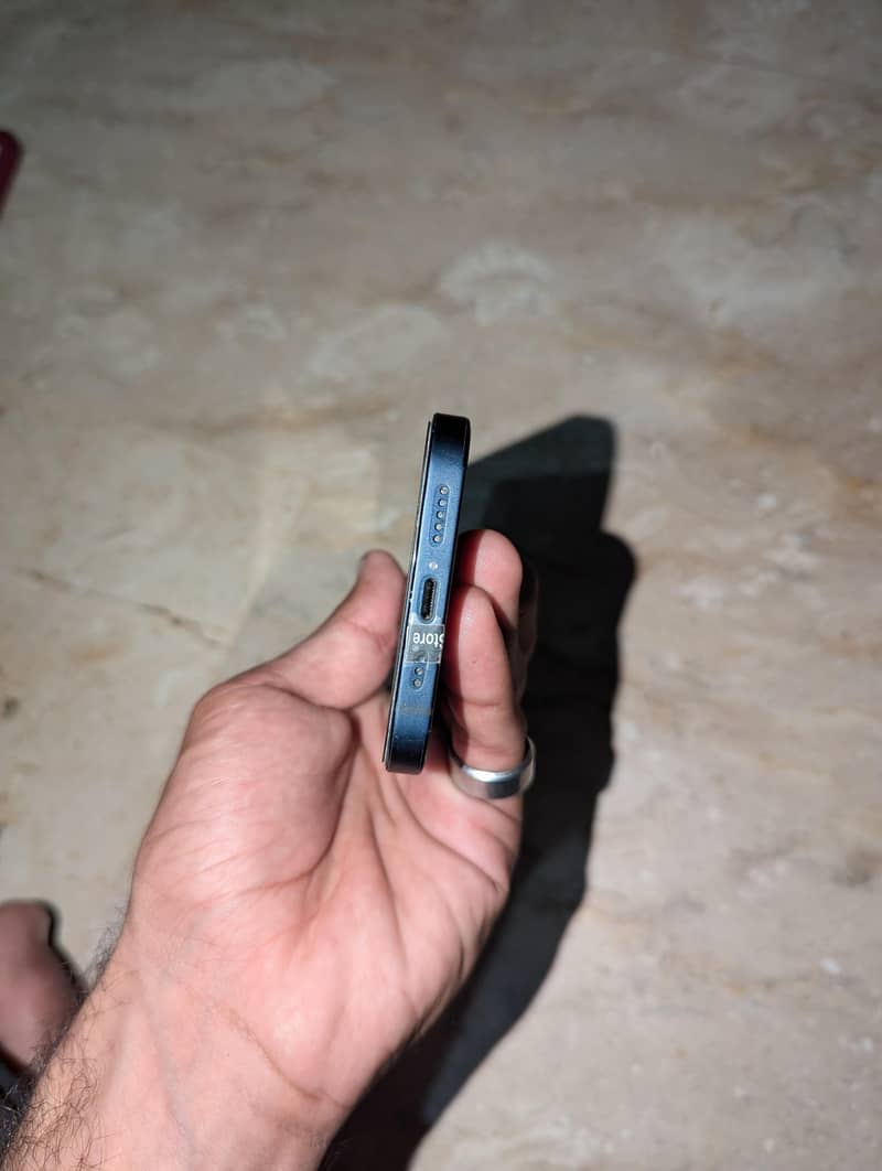 Apple iPhone 12 4