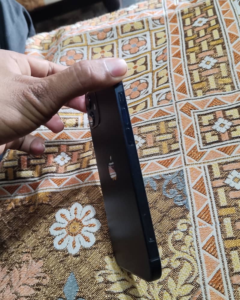 Apple iPhone 12 3