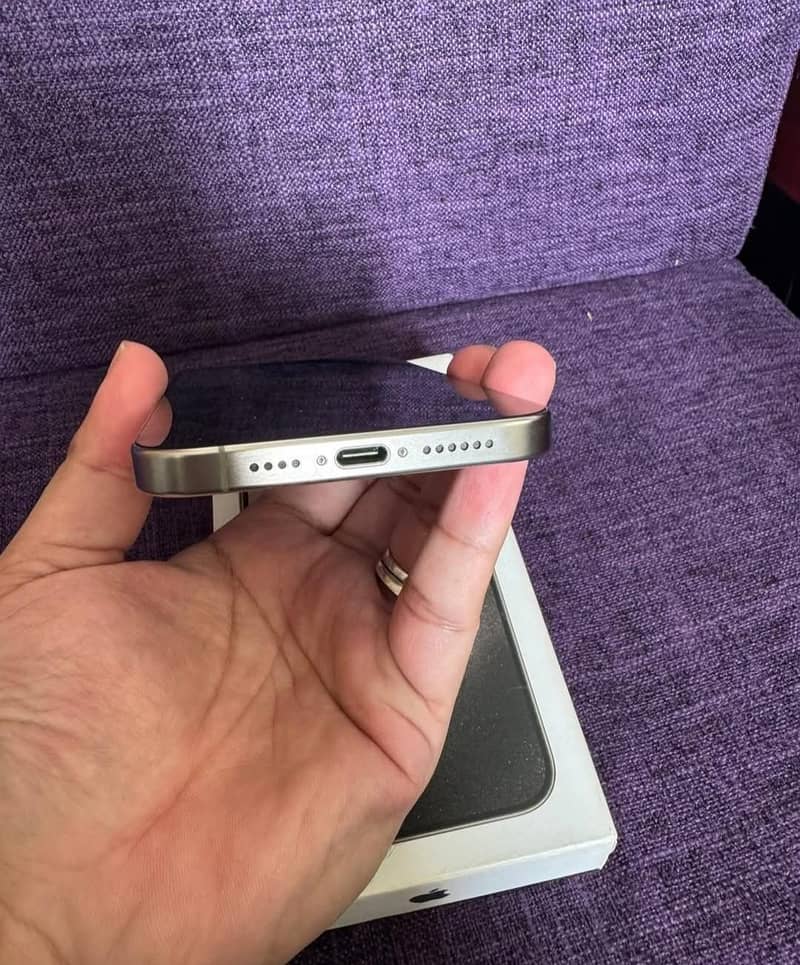 Apple iPhone 15 Pro Max 2