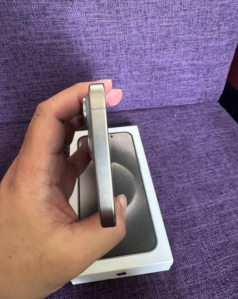 Apple iPhone 15 Pro Max 4