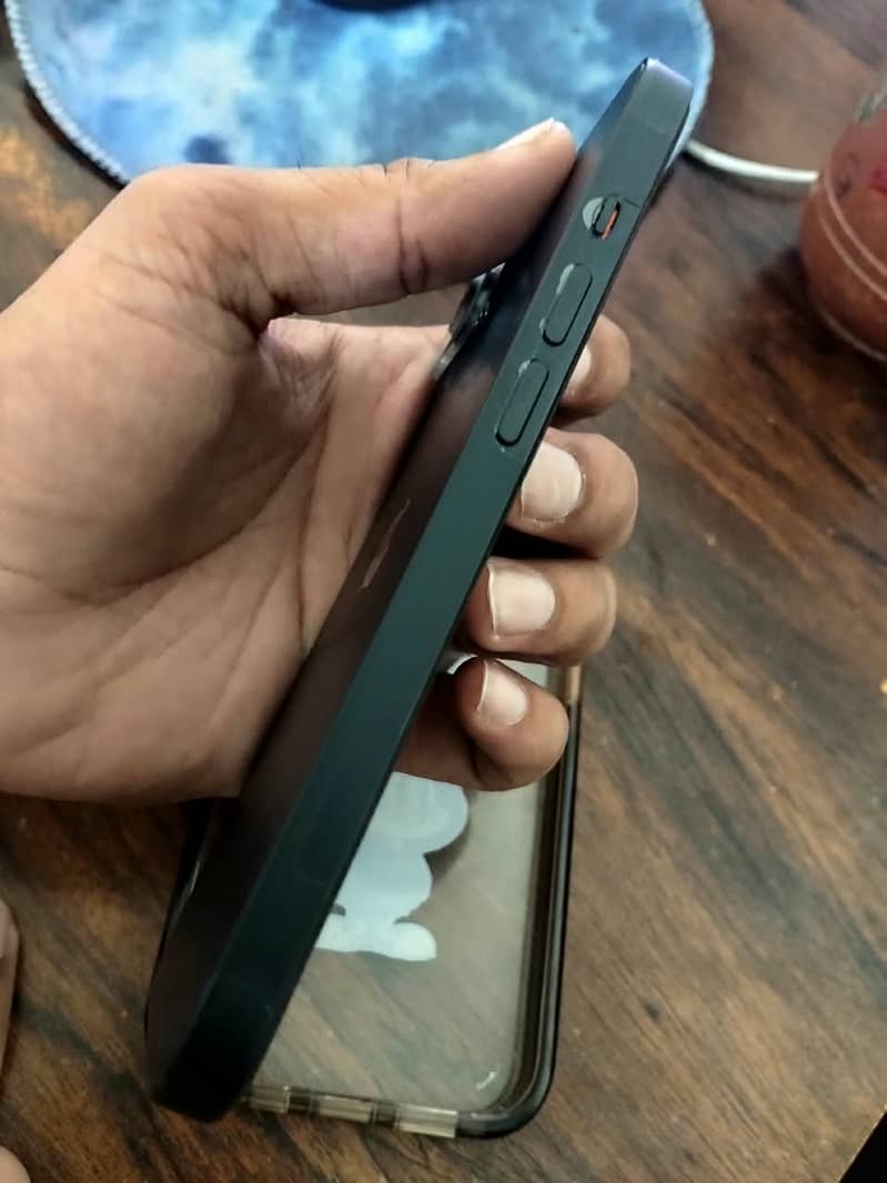 Apple iPhone 14 3