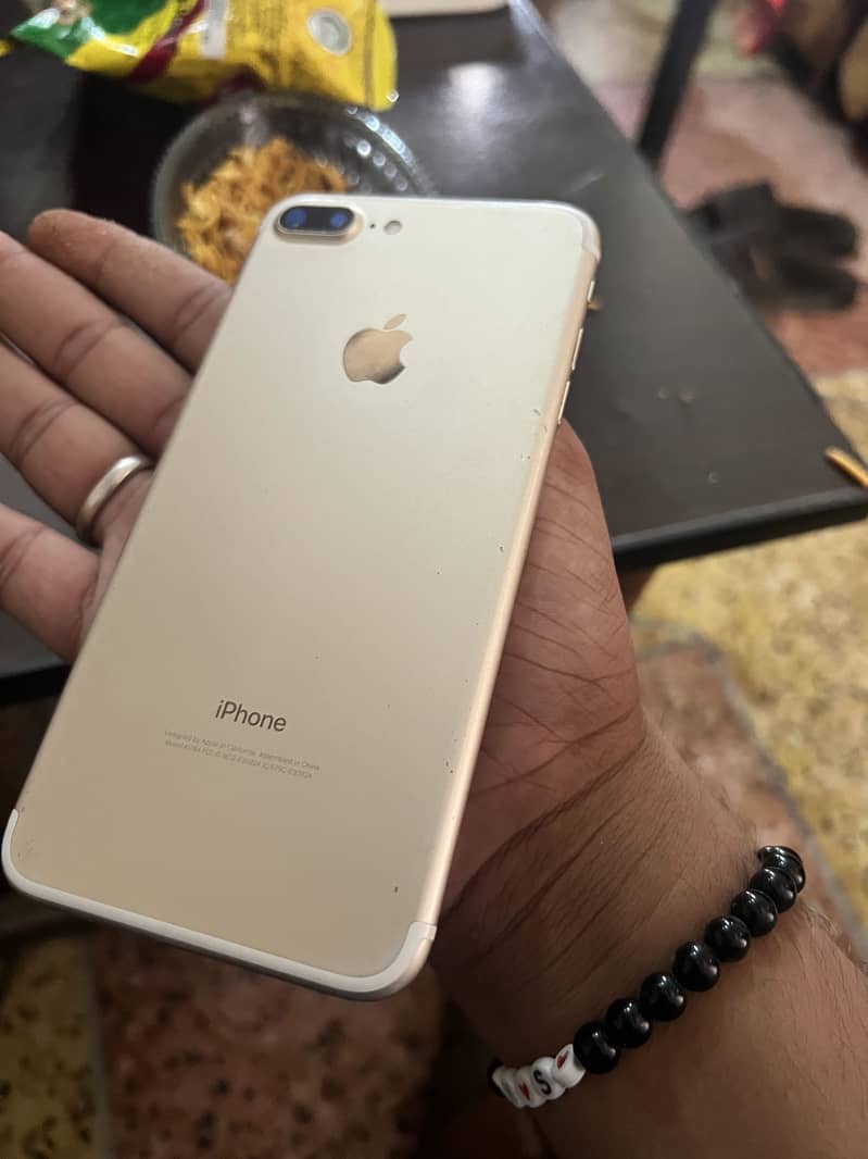 Apple iPhone 7 Plus 2