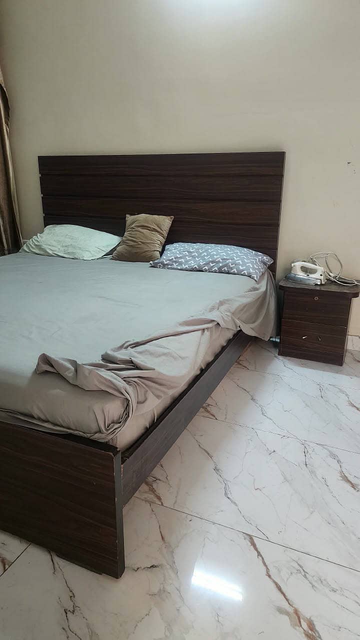 Double bed with side tabel 0