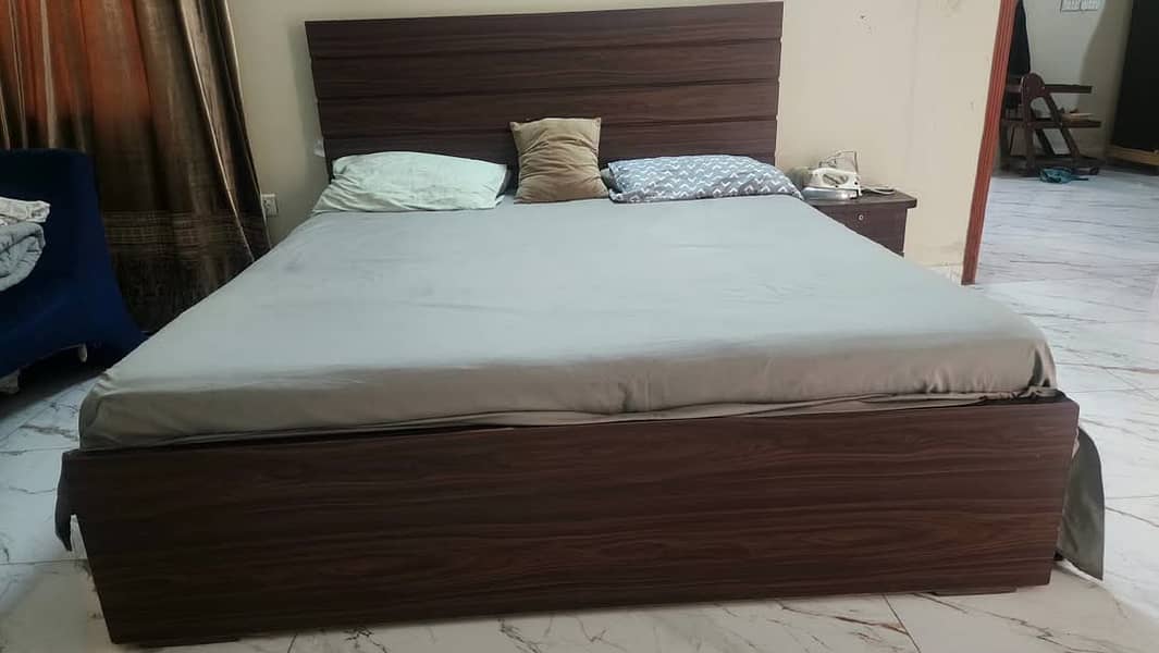 Double bed with side tabel 1